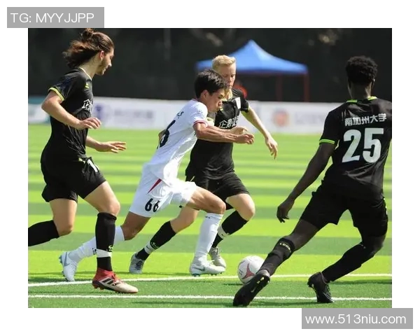 街坊齐聚猜足球明星名字趣味活动欢乐不断共同分享足球热情与乐趣